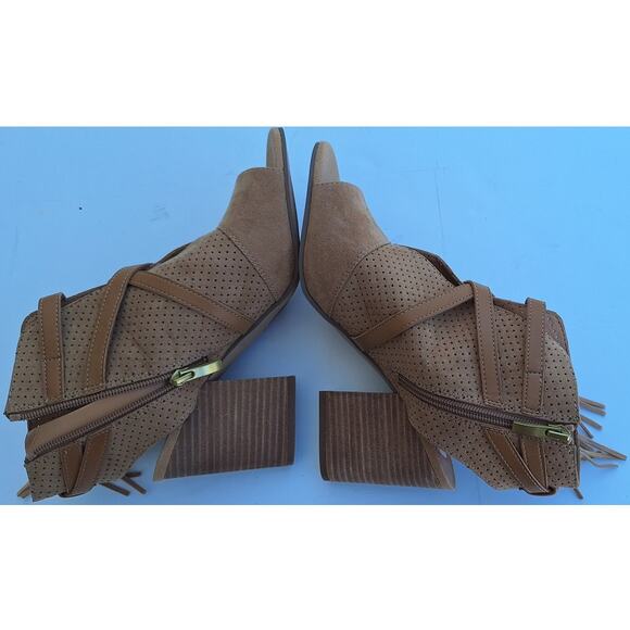 Franco Sarto Fina2 Bootie Peep toe Sandal Heels Tan Suede Perforated Fringe Sz 9 - Picture 4 of 11